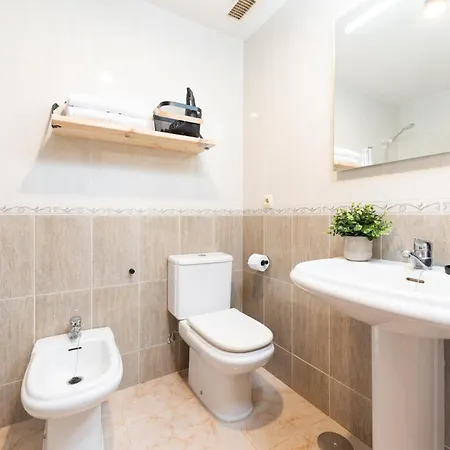 Olas - Coastal Escape With Charm & Comfort 아파트 *