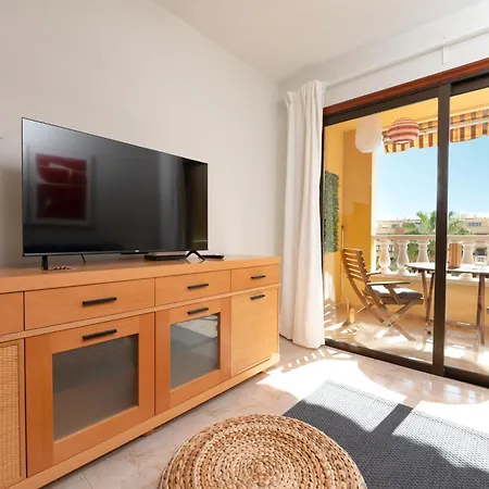 شقة Olas - Coastal Escape With Charm & Comfort *