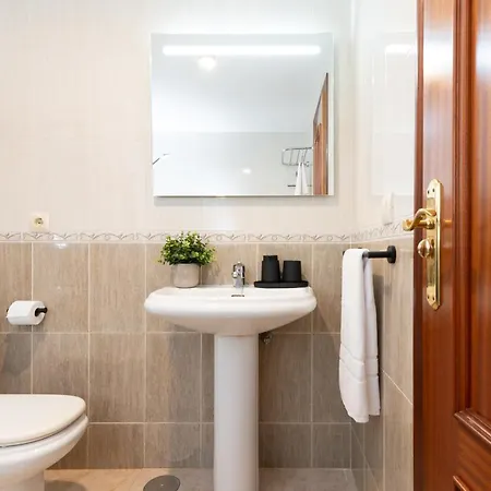 아파트 Olas - Coastal Escape With Charm & Comfort