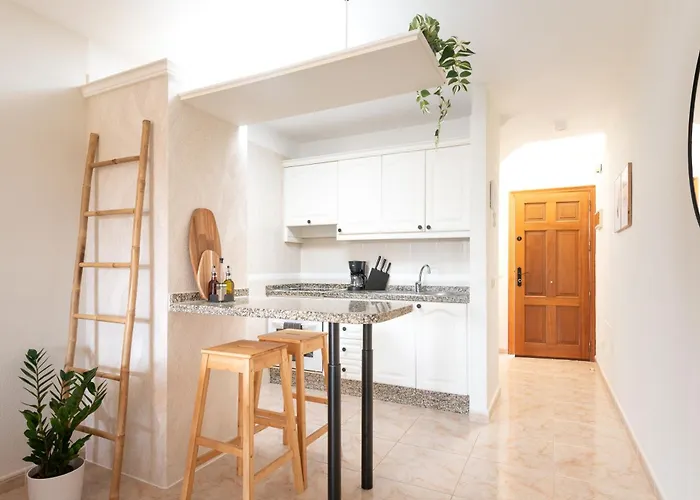 Olas - Coastal Escape With Charm & Comfort شقة *