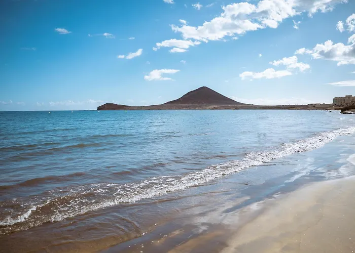 Olas - Coastal Escape With Charm & Comfort شقة
